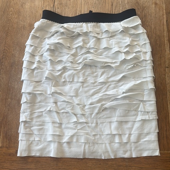 New BCBG Ruffle Pencil Skirt Ivory Cream Straighted Tiered Exposed Zipper Front - Picture 6 of 6